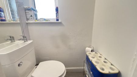1 bedroom in a house share to rent - Photo 5