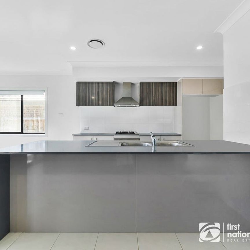 33 Newhaven Avenue (Gables), 2765, Box Hill Nsw - Photo 1