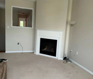 Detached Home For Lease | W9237250 - Photo 4