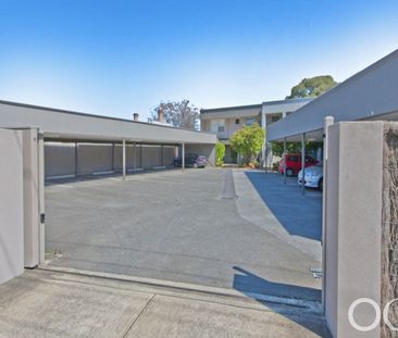 Open the Door to Entertaining in Style - Photo 5