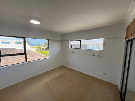 Just 100m from Orewa Beach Ã¢€“ Spacious Coastal Living - Photo 5