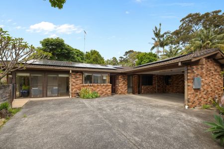 Spacious Family Oasis with Pool � Moments to Mona Vale Village - 6 month lease - Photo 3