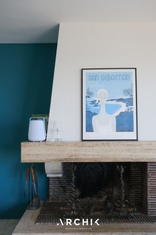 Architecture de 1970, cet immeuble accueille en son 4ème et dernier étage avec ascenseur, un appartement traversant de 100 m2 et sa terrasse de 60 m2, offrant une vue panoramique sur le Bassin et la presqu'île du Cap Ferret. - Photo 5