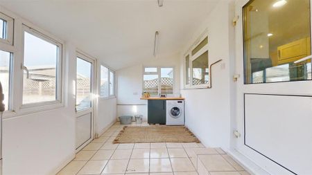 3 bedroom terraced house to rent - Photo 5