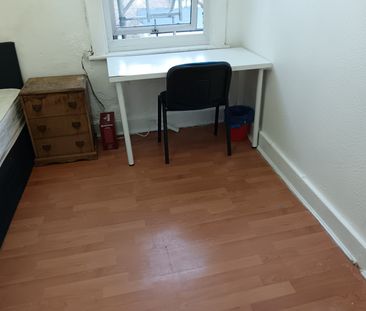 Room in a Shared Flat, Green Street, E13 - Photo 4
