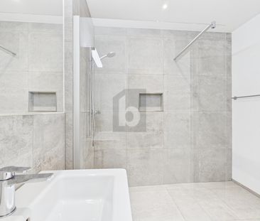 ATTRACTIVE AND MODERN - Photo 2