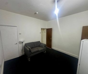 2 Bed Terraced House, Sormerset Road, CV1 - Photo 2