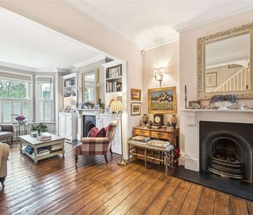 A charming five bedroom family home close to Battersea Park. - Photo 2