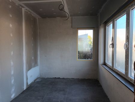 Compleet gerenoveerde woning met nieuwe aanbouw, grote tuin - Photo 4