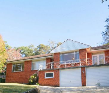 Bright and Spacious Family Home with Pool in Prime Pymble Cul-de-Sac - Photo 3