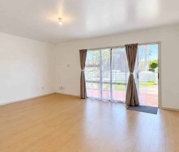 Renovated in Mangere! - Photo 2