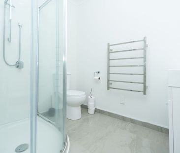 Located just minutes from Hamilton CBD, Hamilton Lake, and Waikato/... - Photo 4