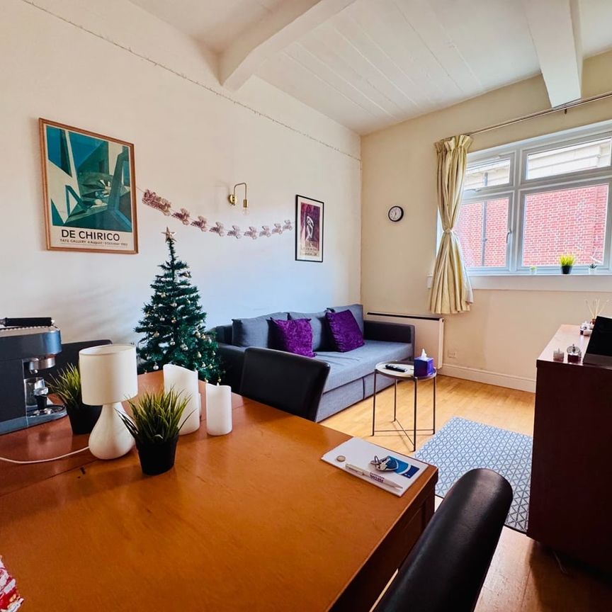 2 Bed Flat, Adline Grove, E1 - Photo 1