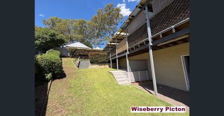 Spacious 4-Bed Home in Picton with Double Garage & Retreat - Photo 3