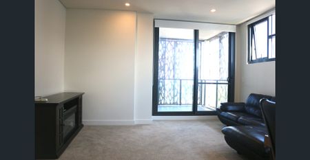 a furnished home at level 8 with waterview - Photo 2