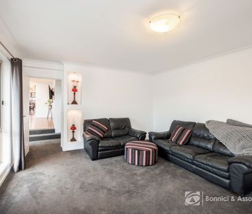 SPACIOUS FAMILY HOME IN A CONVENIENT LOCATION - Photo 3