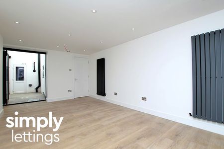 4 Bed property for rent - Photo 2