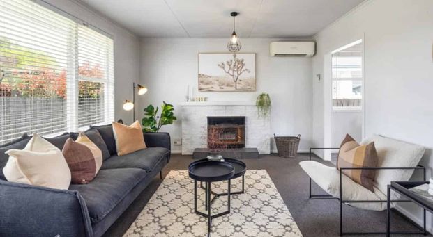 LIGHT AND BRIGHT FAMILY HOME - Photo 1