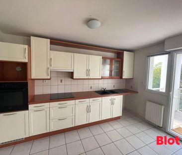 Location Appartement 4 pièces 116m² RENNES 35000 - Photo 2