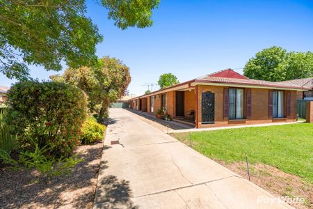 Well-Priced 2 Bedroom Unit Offering Easy Living - Photo 2