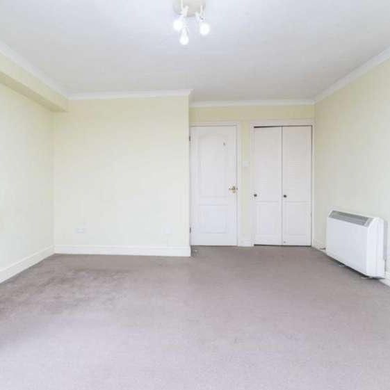Acorn Grove, Hayes, UB3 - Photo 1