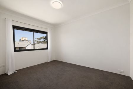 Prestigious Eastern Hill Lifestyle Haven - Photo 3