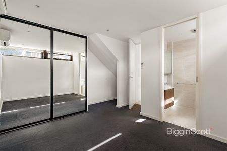 Two-bedroom townhouse with all your needs! - Photo 5