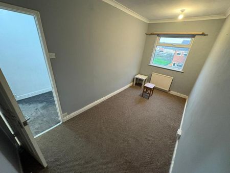 2 bedroom terraced house to rent - Photo 2