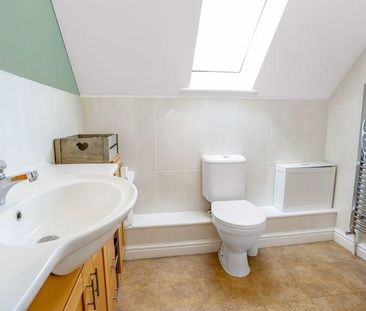 4 bedroom detached house to rent - Photo 2