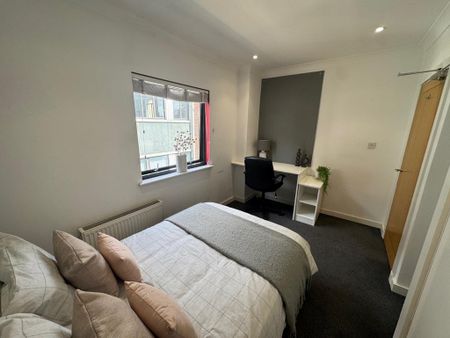 4 bedroom flat to rent - Photo 4