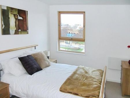 2 bedroom flat to rent - Photo 5