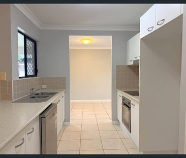 SPACIOUS AND COMFORTABLE FAMILY LIVING - Photo 3