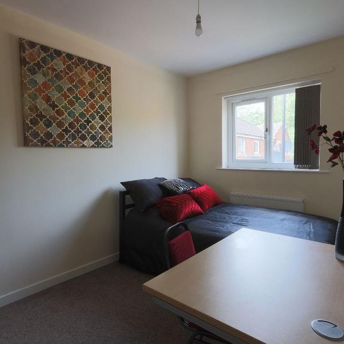 4 bedroom semi-detached house to rent - Photo 1