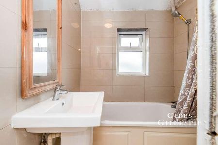 Hampshire Avenue, Slough, Berkshire, SL1 - Photo 5