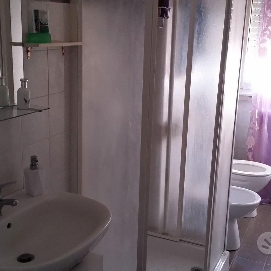Posto letto in stanza doppia per donna - Foto 2
