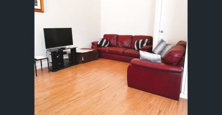 CARELLES APARTMENT - Fully Self Contained - Photo 4