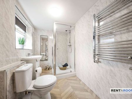 A Brilliantly Located and Beautifully Furnished Houseshare for Rent in Nuneaton - Photo 5