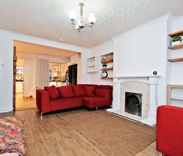 3 bedroom semi-detached house to rent - Photo 3