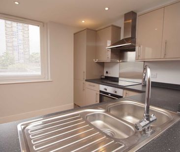 2 bed Flat for rent - Photo 4