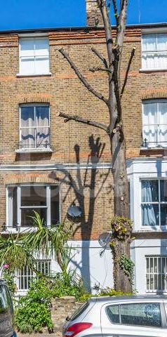 Two bedroom property set on a raised ground floor in a period conversion - Photo 1