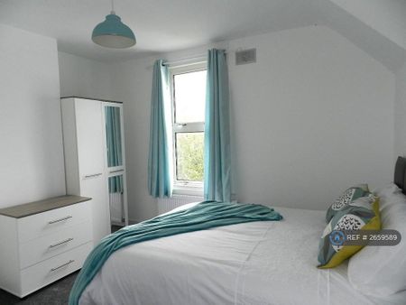 1 bedroom in a house share to rent - Photo 4