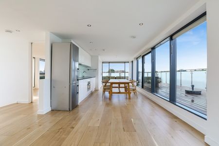 2 Bedroom Penthouse, Kersfield Road, London - Photo 3