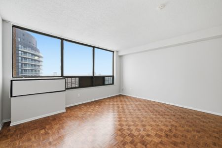 For Lease - 2360 Dundas Street Unit# 2520B, Toronto, Ontario - Photo 2