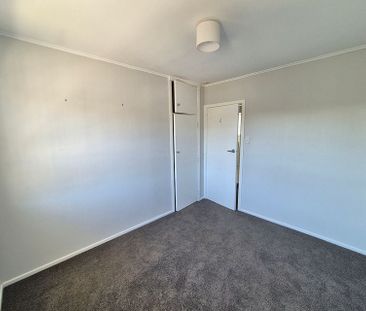 Convenience at it's finest! 3 bedroom | 1 Bathroom - Photo 1
