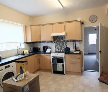 3 bedroom apartment to rent - Photo 5