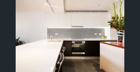 Stunning Warehouse Conversion - Photo 5