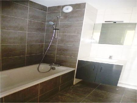 Location Appartement 3 pièces 73m² - Photo 3