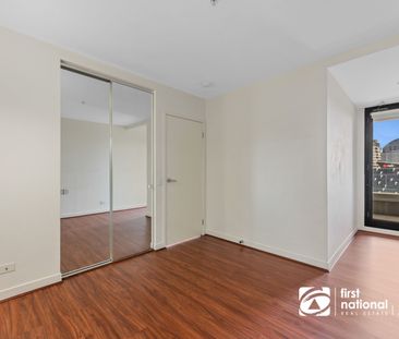 HARBOUR VIEW & LOCATION! - Photo 1