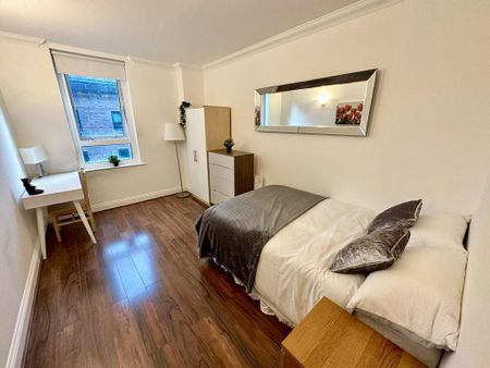 4 bedroom flat share to rent - Photo 2