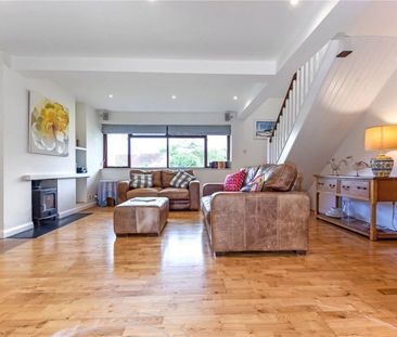 A superbly appointed detached property in a quiet cul-de-sac within... - Photo 4